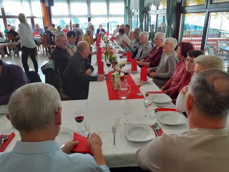 Upokojenci v jesenskem času7